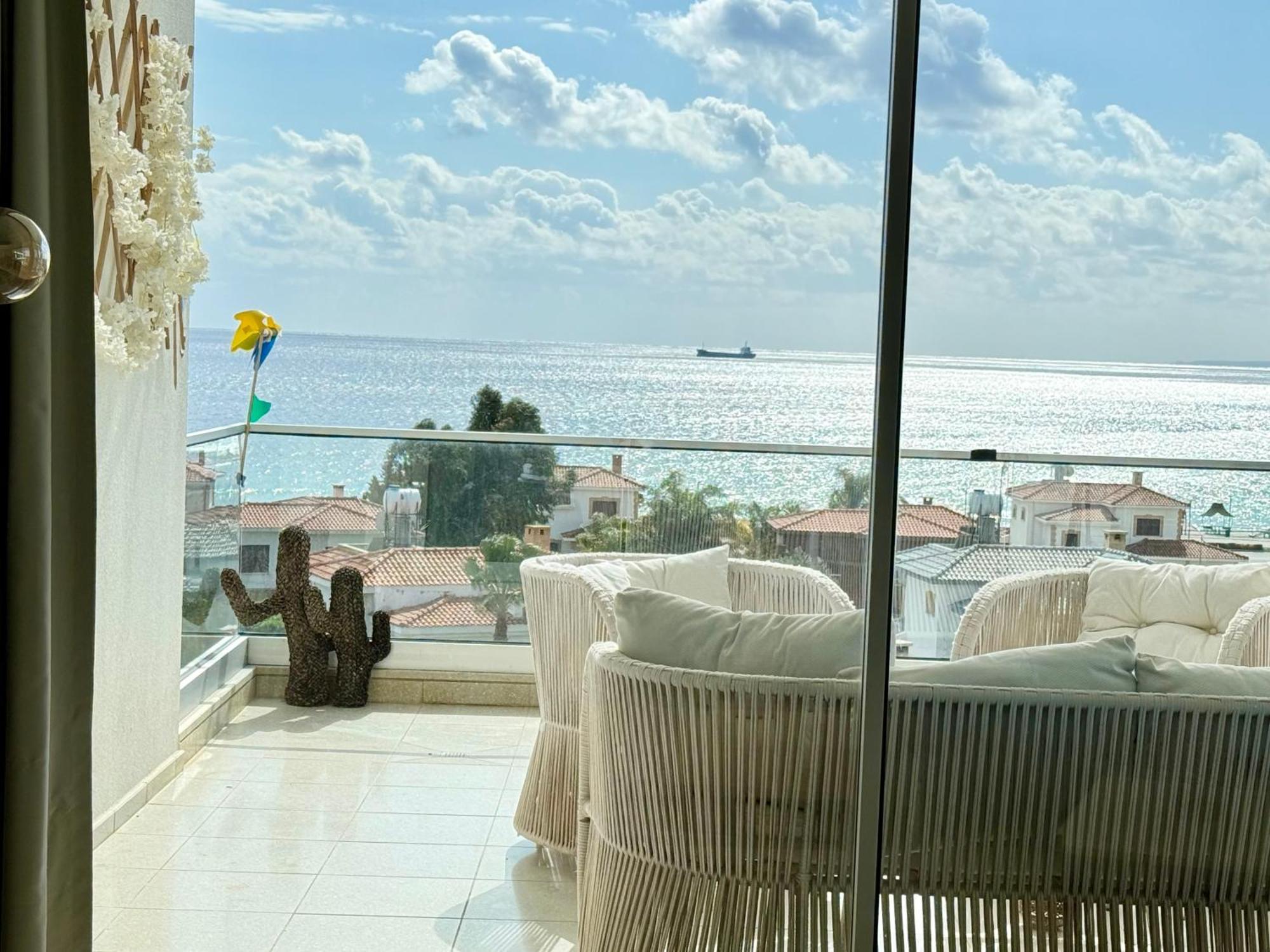 Sea View Suites By The Coast Famagusta  Bagian luar foto